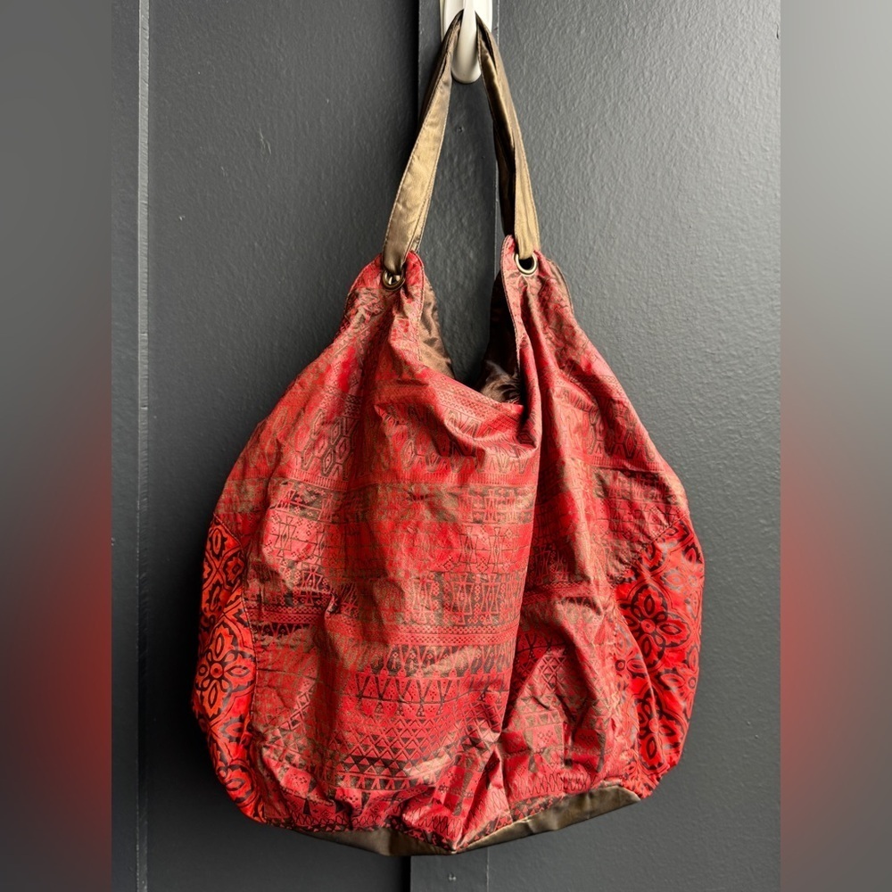 Kavita Bhartia ethnic hobo handbag - Picture 3 of 14